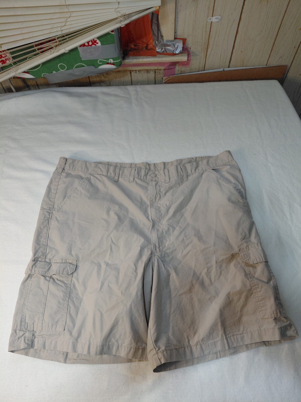 Wrangler Mens Beige Flat Front Light Wash Cargo Short Size 48